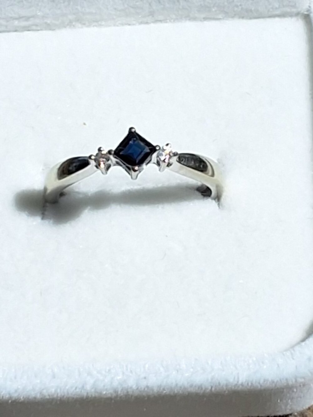 Blue Sapphire Ring, Size 6.75, 10 KT White Gold Band and diamond accents 1.67g